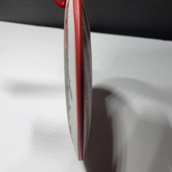 Red Birds on a Holiday Wreath Cardinal Ornament Vintage Style Wall Deco - Picture 4 of 9